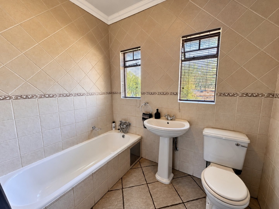 3 Bedroom Property for Sale in Roodia Free State